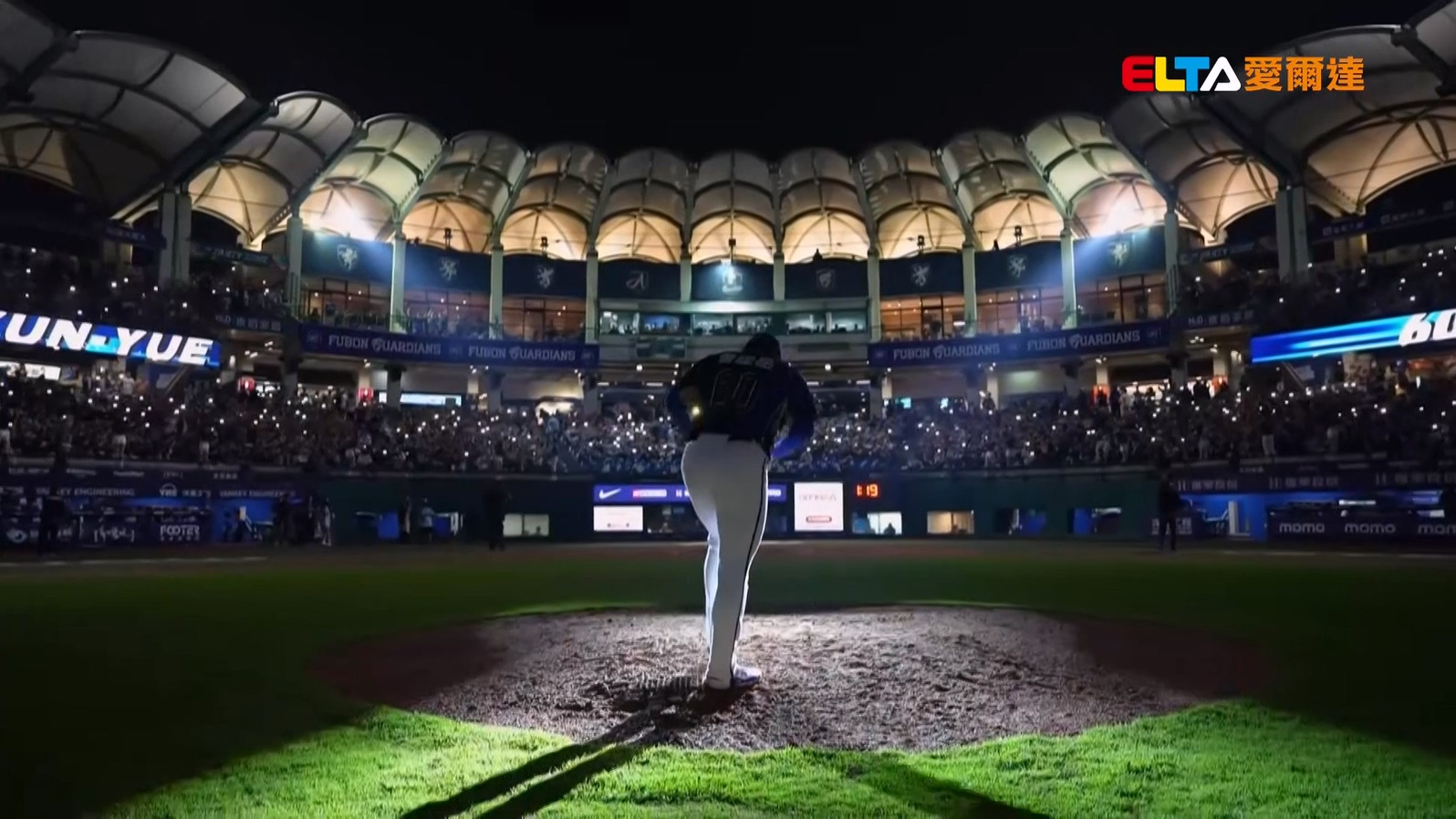 富邦守護神曾峻岳燈光秀震撼登場 4/3